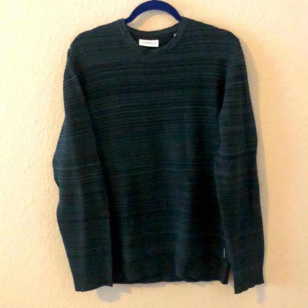 Men’s long sleeve sweater